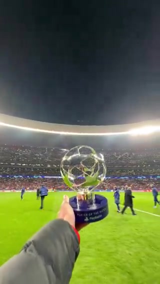 马竞官方社媒晒视频：全场最佳奖项也属于在场的每个球迷