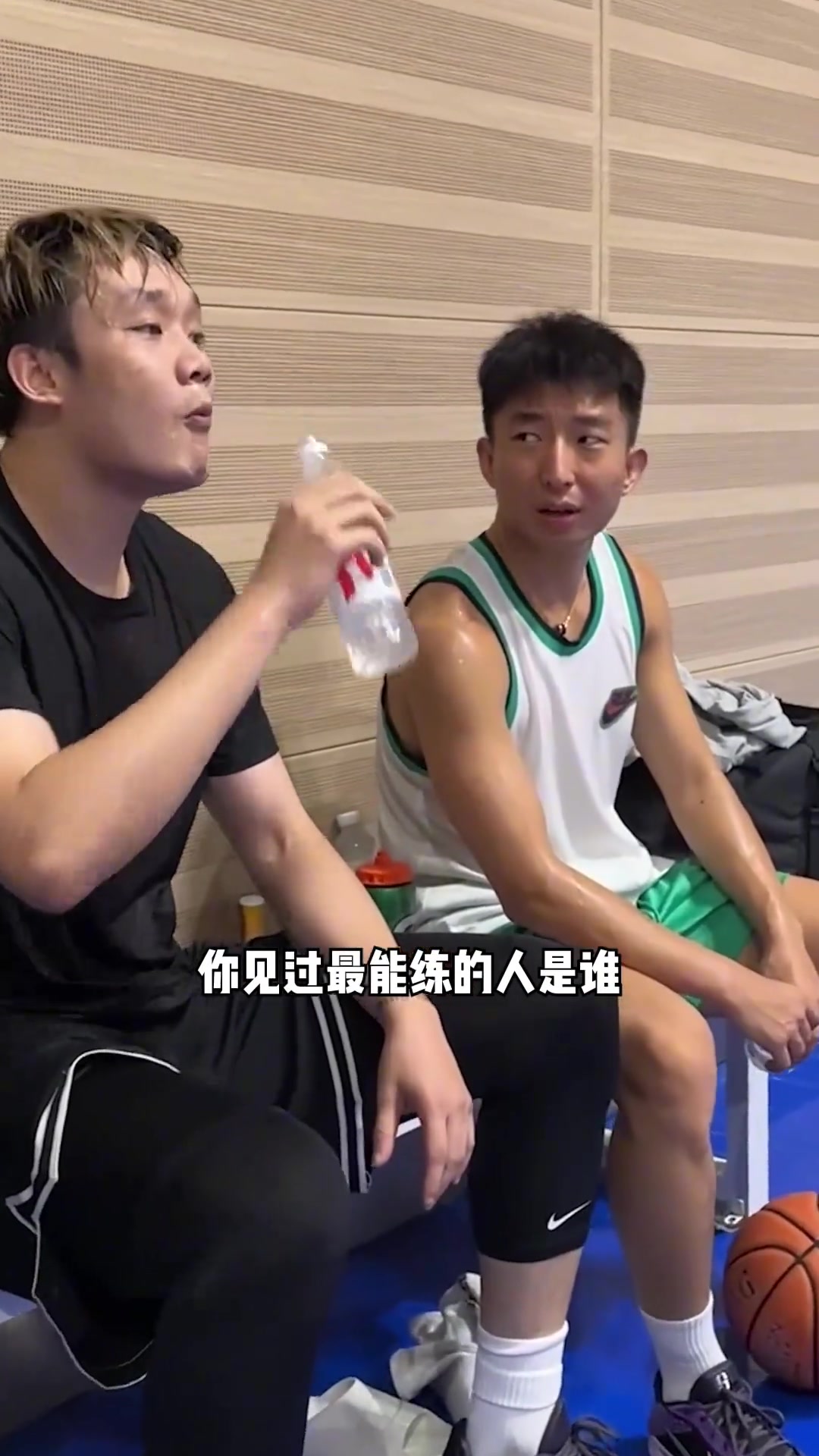 超级草根王师傅：杜兰特&安东尼有多猛？?小丁：像我打你一样