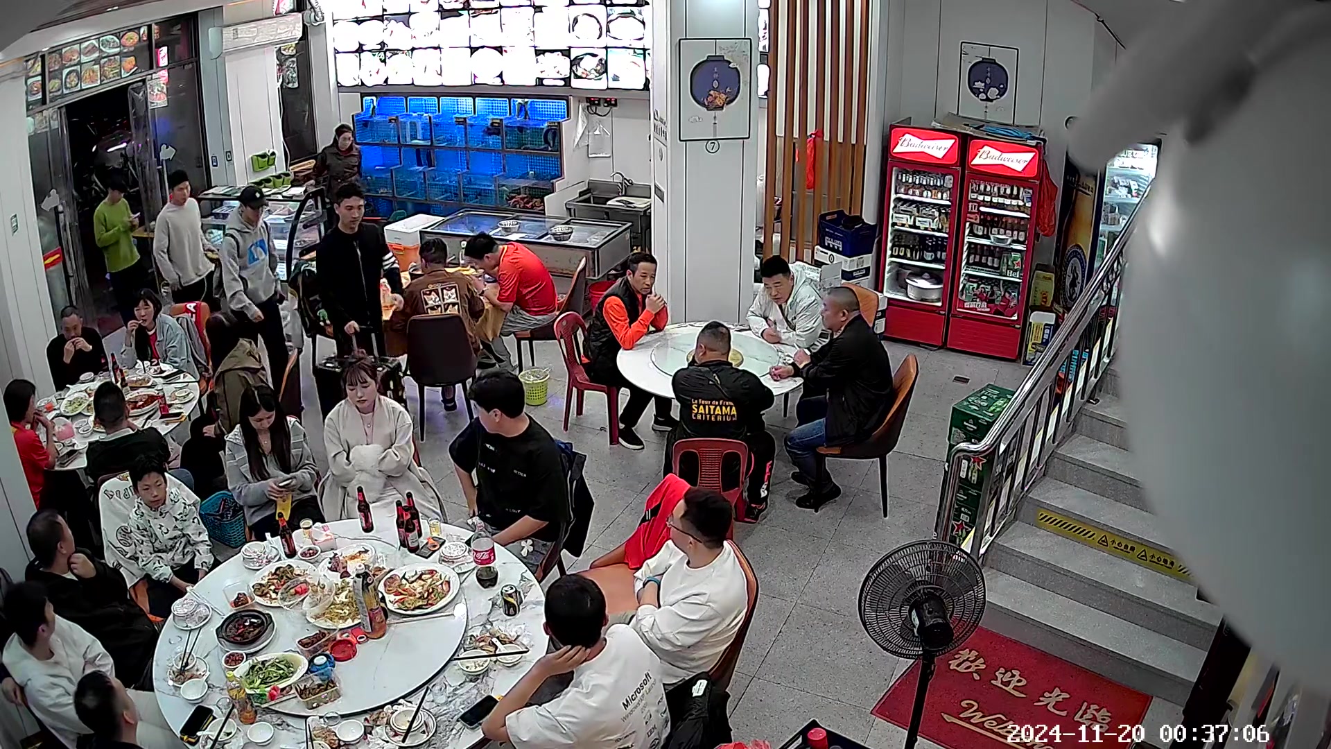 球迷霸气结账！大排档老板娘晒视频：欢迎韦世豪帅哥来咱们店吃饭